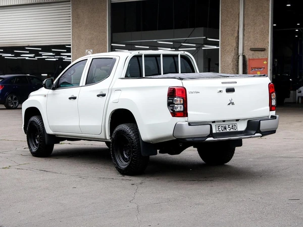 2021 Mitsubishi Triton GLX Diesel 4WD Automatic