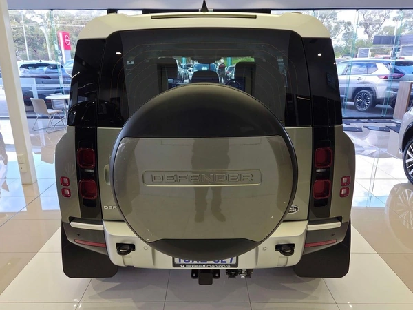 2021 Land Rover Defender 110 D300 SE AWD Air Suspension
