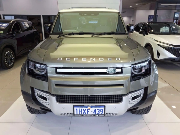 2023 Land Rover Defender 110 D300 SE AWD Automatic