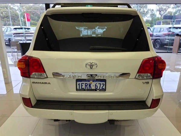 2015 Toyota Landcruiser Sahara 4WD Automatic Diesel
