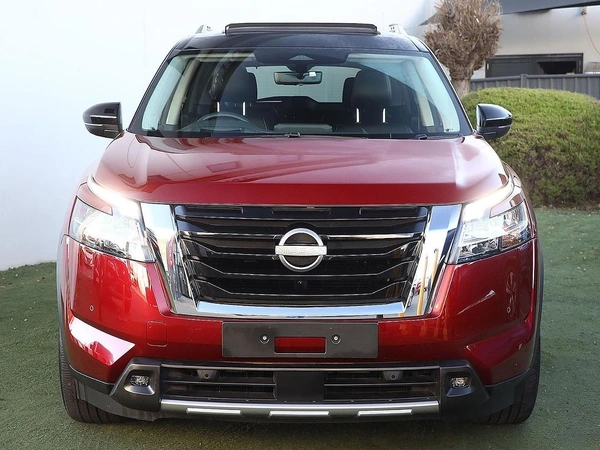 2024 Nissan Pathfinder Ti-L AWD Leather Seats Sunroof