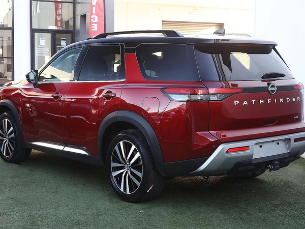 2024 Nissan Pathfinder Ti-L AWD Leather Seats Sunroof