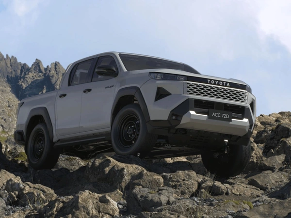 2025 Toyota HiLux SR 4WD Automatic 2.8 L Diesel