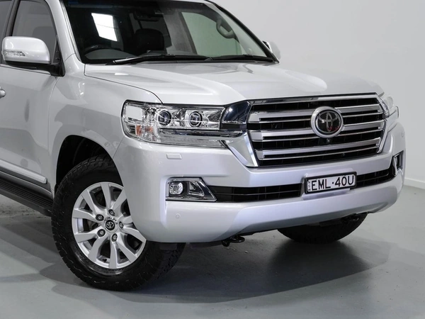2020 Toyota Landcruiser Sahara 4WD Automatic Sunroof 7 Seats