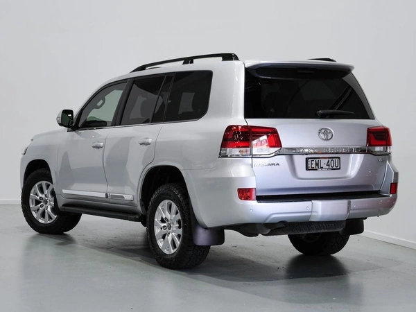 2020 Toyota Landcruiser Sahara 4WD Automatic Sunroof 7 Seats