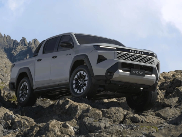 2026 Toyota HiLux SR5 4WD 2.8 L Diesel Automatic