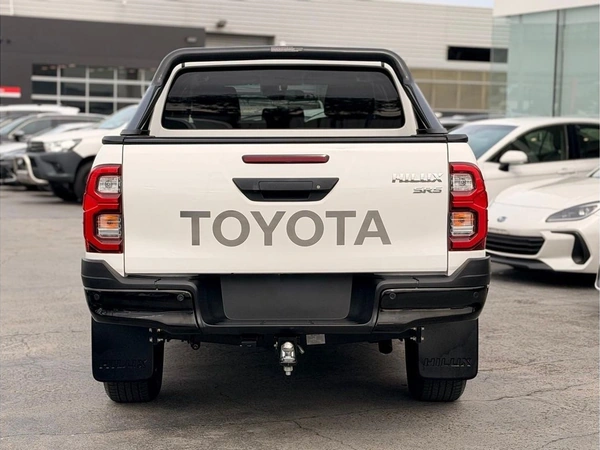 2024 Toyota Hilux SR5 48V Automatic 4WD